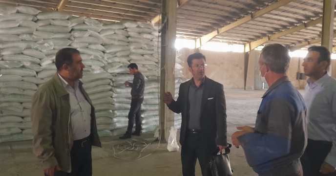 بازدید مشاور دفتر مرکزی از روند کنترل کیفی کودهای کشاورزی در استان همدان