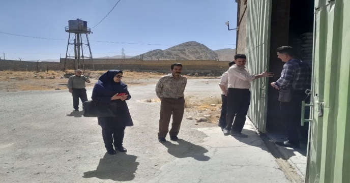 بازدید کارشناس رسمی دادگستری از کود کلوخه شده در مجتمع انبار های سازمانی استان مرکزی 