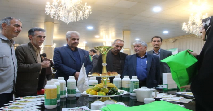 مشارکت فعال شرکت دانش بنیان فن آوری زیستی طبیعت گرا( بایوران) در همایش آموزشی ترویجی سبد محصولات کودی در استان مرکزی