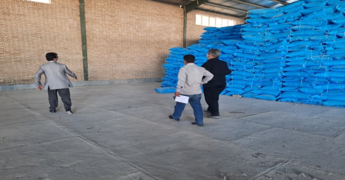 بازدید هیئت بازرسی از انبار بلوار فرودگاه شرکت خدمات حمایتی کشاورزی استان یزد