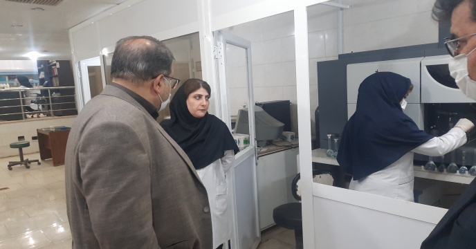 بازدید ریاست مرکز تحقیقات کاربردی نهاده های کشاورزی از یکی از آزمایشگاه های معتمد استان یزد