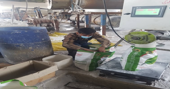 بازدید کارگروه پایش  استان از واحدهای تولیدی کود شیمیائی در شهرک صنعتی بزرگ شیراز
