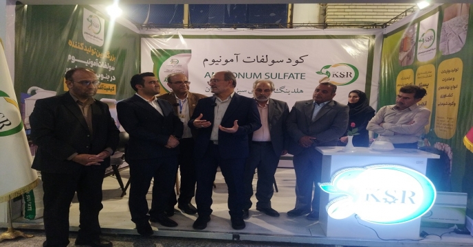 بازدید رئیس سازمان جهاد کشاورزی خراسان جنوبی از غرفه شرکتهای تولیدکننده کود در نمایشگاه فرصتهای سرمایهگذاری ایران و افغانستان