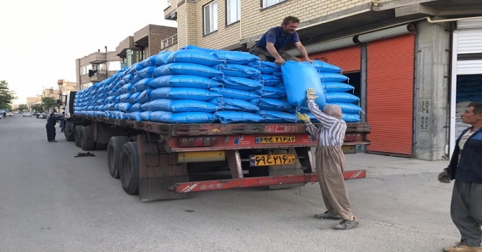 تخلیه 25 تن کود اوره در شهرستان بوکان