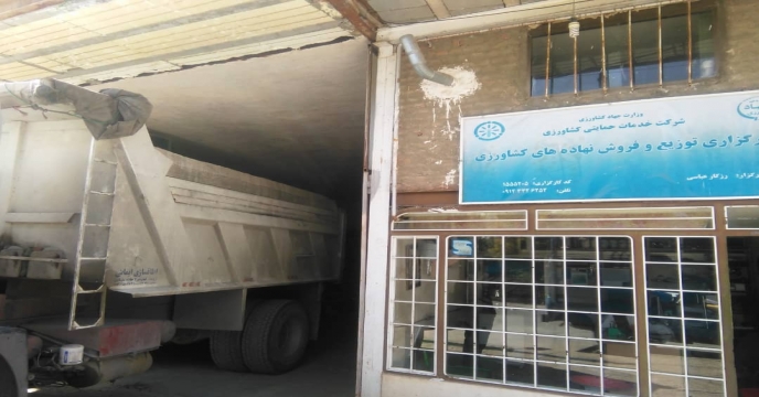 بازدید از انبار و پایش کودهای شیمیایی یارانه دار در شهرستان مهاباد