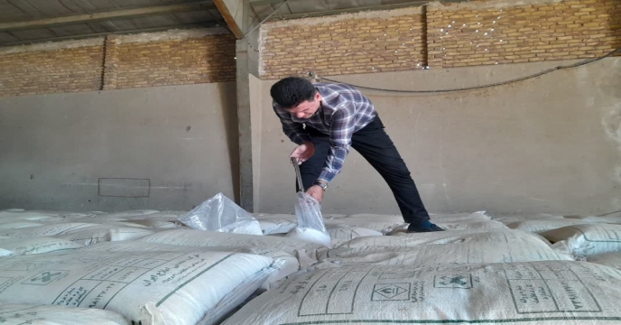 بازدید مهندس سلیمی مشاور محترم مدیر عامل از ستاد جهت بازدید از انبارهای استان مرکزی و عملیات نمونه برداری از کودهای تولید داخلی – مهر ماه 1404