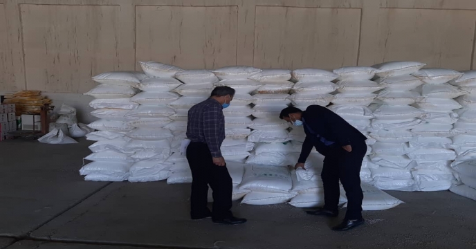 عملیات موجود برداری کود شیمیایی اوره از انبار کارگزاران منتخب شرکت خدمات حمایتی کشاورزی استان بوشهر