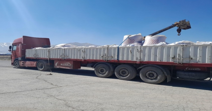 تخلیه 200 تن کود شیمیایی فله کلرور پتاسیم از بندر امیر آباد مازندران به انبارهای استان مرکزی
