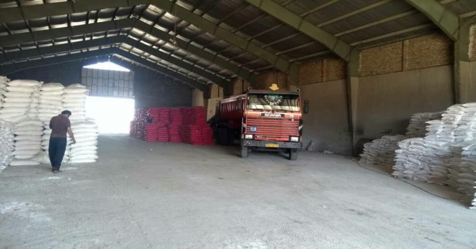حمل و ارسال کودهای سوپر فسفات تریپل و اوره به کارگزاران تحت پوشش شهرستان منطقه خنداب – روستای اناج
