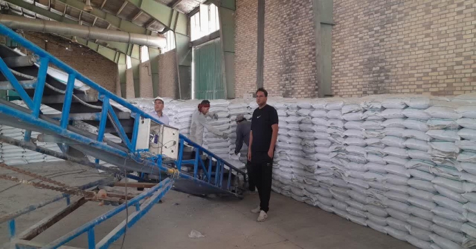 بارگیری و ارسال انواع کودهای شیمیایی از انبارهای استان به کلیه کارگزاران در سطح استان مرکزی