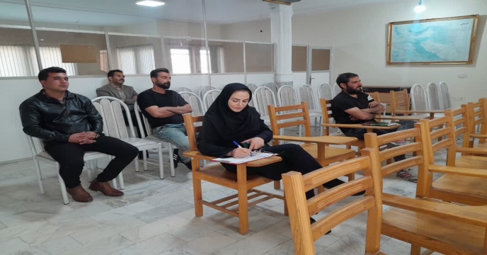 برگزاری دوره اموزشی گلخانه ای و نحوه استفاده از کود در گلخانه ها . با حضور بهره برداران و گلخانه داران اراک و حومه