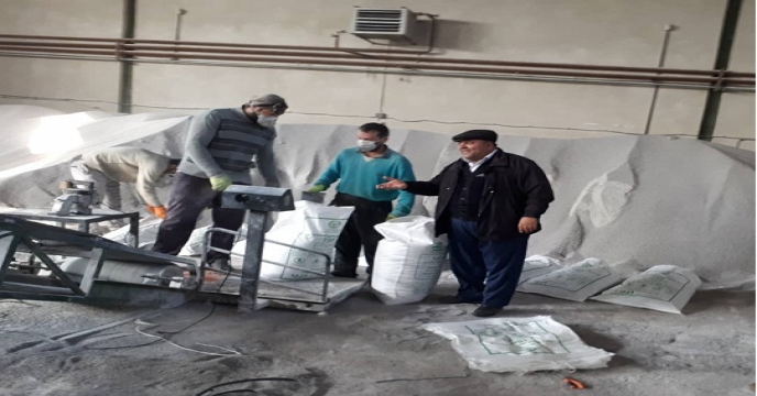 شروع عملیات کیسه گیری کودهای فله در آذربایجان غربی