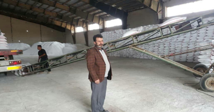 توزیع انواع کودهای شمیایی درروستای بند چای سد الغدیر شهرستان ساوه