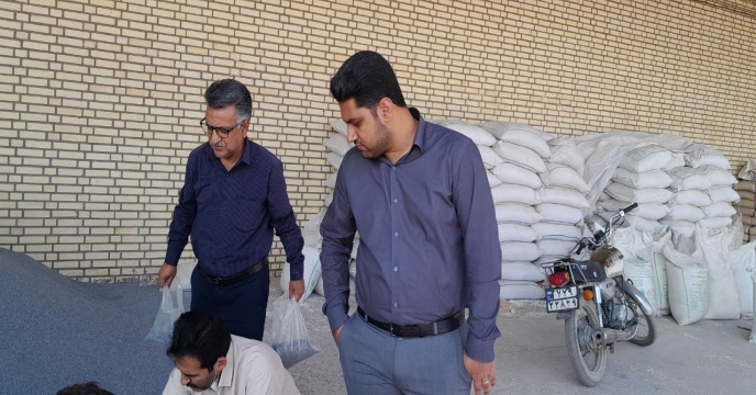 بازدید از عملیات کیسه گیری کود فله توسط همکاران در انبارهای سازمانی و کارگزاران کود استان مرکزی 