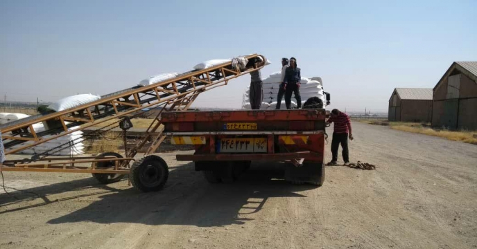 بارگیری و ارسال کود اوره به کارگزاران تحت پوشش استان مرکزی