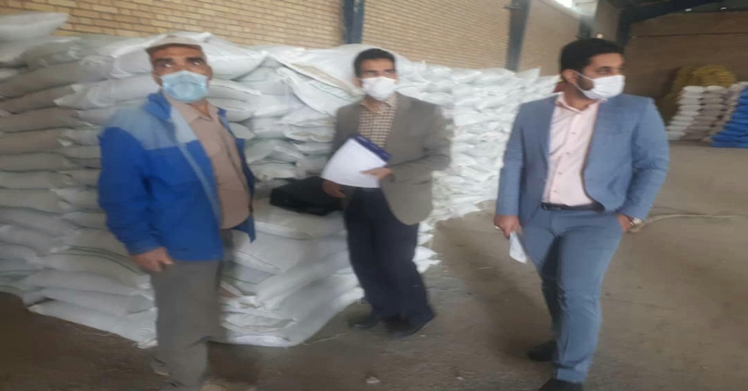 نمونه برداری از کودهای انبار کارگزاران استان مرکزی