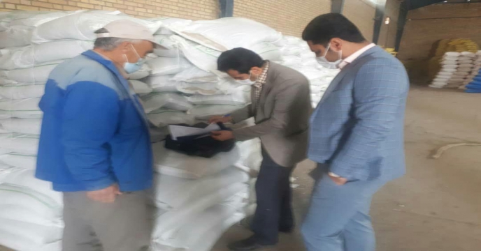نمونه برداری از کودهای انبار کارگزاران استان مرکزی