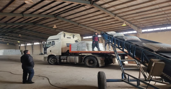 توزیع بیش از104 تن کود کشاورزی ازت به شهرستان فرمهین و حومه در بهمن ماه سال جاری