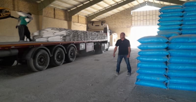 توزیع بیش از104 تن کود کشاورزی ازت به شهرستان فرمهین و حومه در بهمن ماه سال جاری