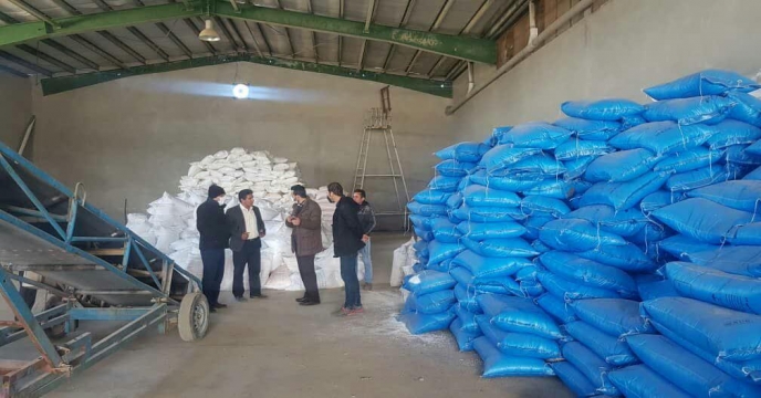 توزیع بیش از104 تن کود کشاورزی ازت به شهرستان فرمهین و حومه در بهمن ماه سال جاری