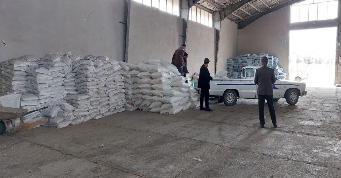 بازدید کارشناس پایش کودی شرکت خدمات حمایتی کشاورزی استان مرکزی از مراکز توزیع کود شهرستان آشتیان و تفرش . اردیبهشت 1404