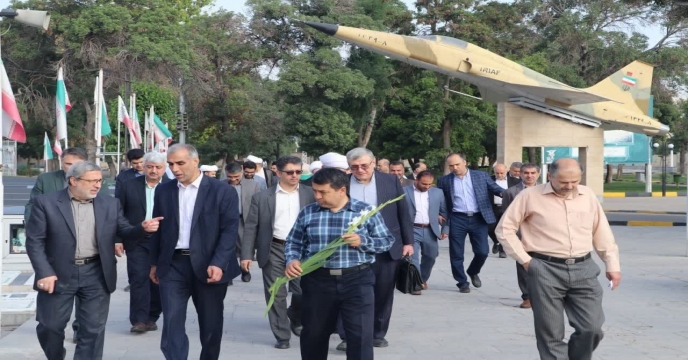 آیین گلباران و عطر افشانی گلزار شهدا شهر قزوین