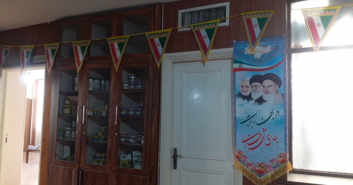 آذین بندی ونصب بنر و پارچه نوشته در محل شرکت خدمات حمایتی کشاورزی استان تهران در ایام دهه فجر