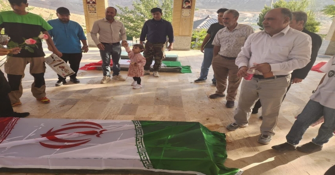 برگزاری آیین غبار روبی وعطرافشانی گلزار شهدا به مناسبت هفته دفاع مقدس در استان تهران