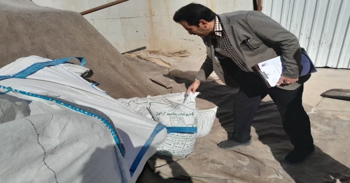 بازدید کارشناس فنی کود استان از کارخانه کود تولید داخلی کود ، شرکت پویا تدبیر فراست ساوه در شهر صنعتی کاوه در استان مرکزی