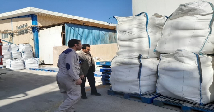 بازدید کارشناس فنی کود استان از کارخانه کود تولید داخلی کود ، شرکت پویا تدبیر فراست ساوه در شهر صنعتی کاوه در استان مرکزی