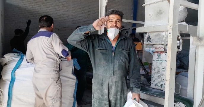 بازدید کارشناس فنی کود استان از کارخانه کود تولید داخلی کود ، شرکت پویا تدبیر فراست ساوه در شهر صنعتی کاوه در استان مرکزی