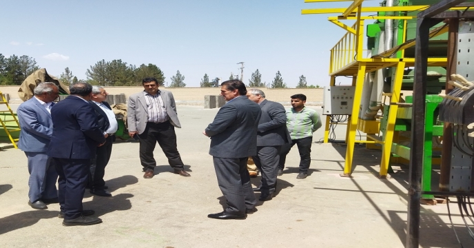 بازدید مهندس ملازاده از دستگاه بوجاری شرکت خدمات حمایتی کشاورزی خراسان جنوبی