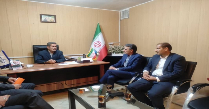 نشست صمیمی مدیر شرکت خدمات حمایتی کشاورزی استان مرکزی با نماینده مجلس شازند ، جناب مهندس هادیانپور 