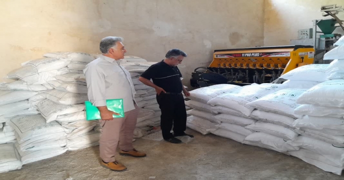 بازدیدکارشناس پایش کودی شرکت خدمات حمایتی کشاورزی استان مرکزی از کارگزاری کود شرکت تعاونی روستایی شهید چمران ، غرق آباد ساوه 