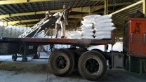 بارگیری و حمل 585 تن انواع کود شیمیایی به مقصد کارگزاران شهرستان کبودرآهنگ در تیرماه سالجاری