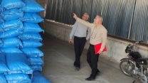بازدید میدانی از روند تحویل کود از سوی کارگزار  به کشاورزان شهرستان حاجی آباد استان هرمزگان