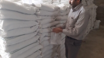 عملیات نمونه برداری از سولفات پتاسیم پودری تولید داخلی  در انبار سازمانی استان مرکزی – شهریور 1402