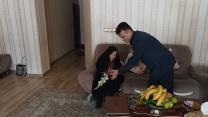 تجلیل مدیر از خانواده محترم  و معزز شهداء در هفته دفاع مقدس